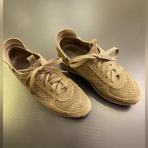 Pedro Garcia size 8 Omega sneaker; good condition